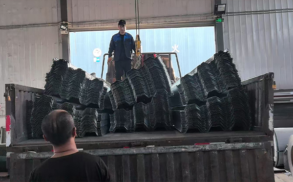 楼承板安装前准备：钢筋桁架民和楼承板施工要点